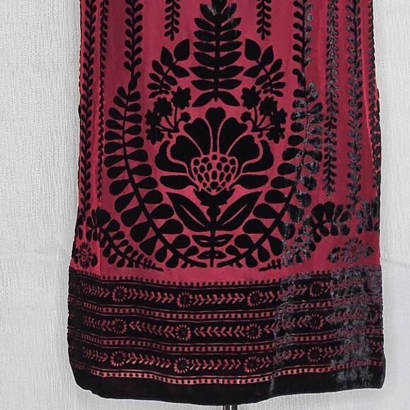 Max Studio Muted Christmas Red & Black Velvet Flowy Tank Style Dressy Blouse - Picture 4 of 9